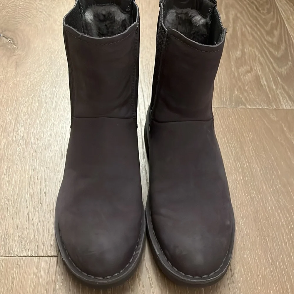 UGG Larra Water Resistant Nubuck Leather Women's Charcoal Boots size 5.5